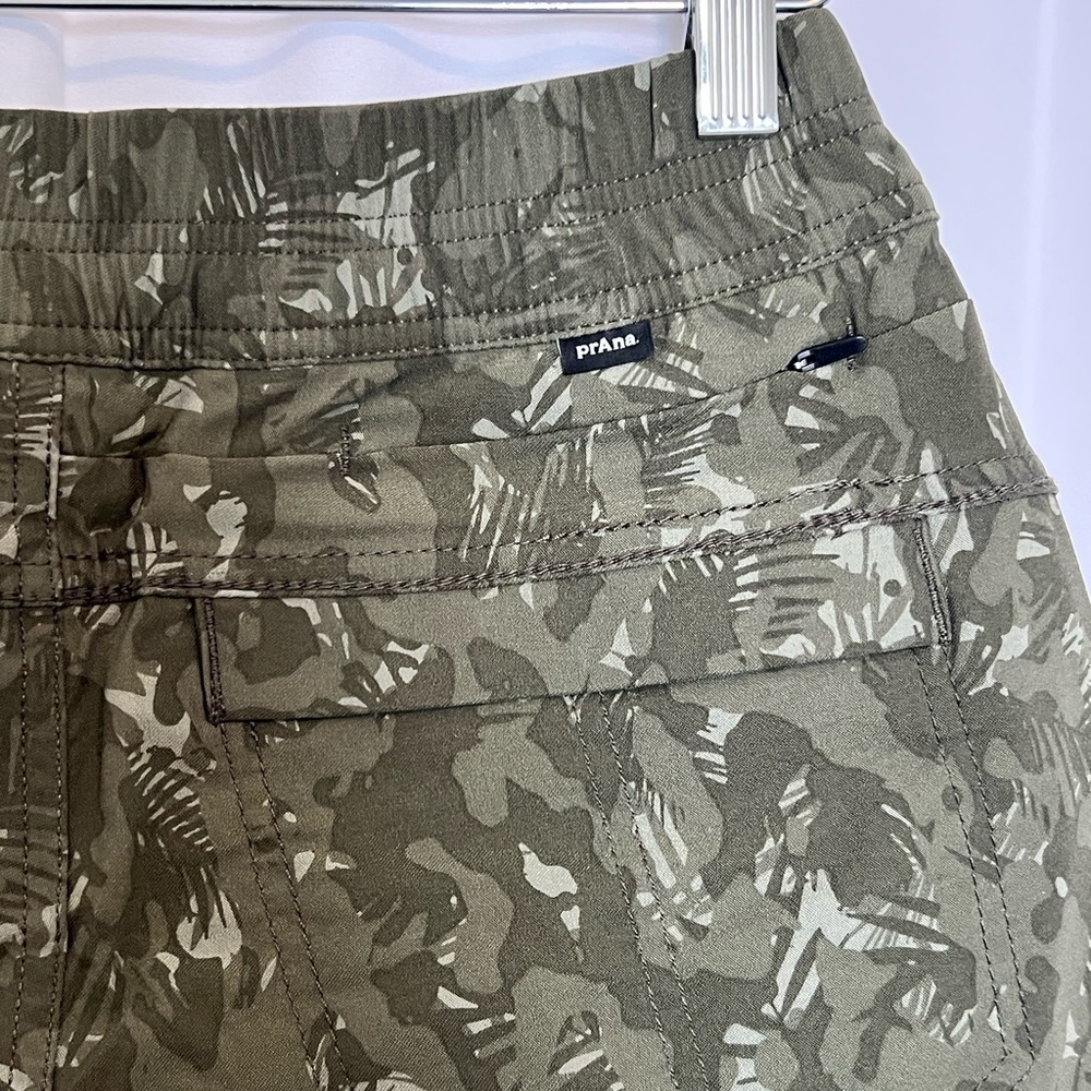 Prana Womens Halle Camouflage Relaxed Fit Shorts Green Size 2 Inseam 3" NWT - Picture 4 of 8